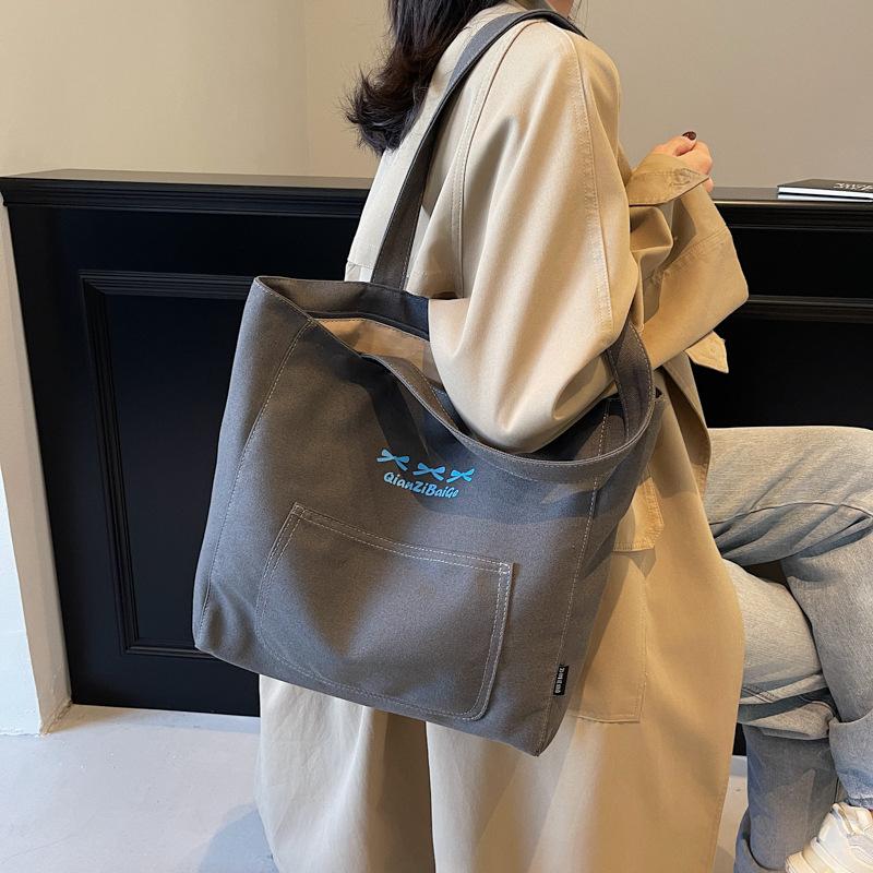 Einfache und geräumige Umhängetasche 2025 neue literarische und vielseitige Tragetasche für Studenten