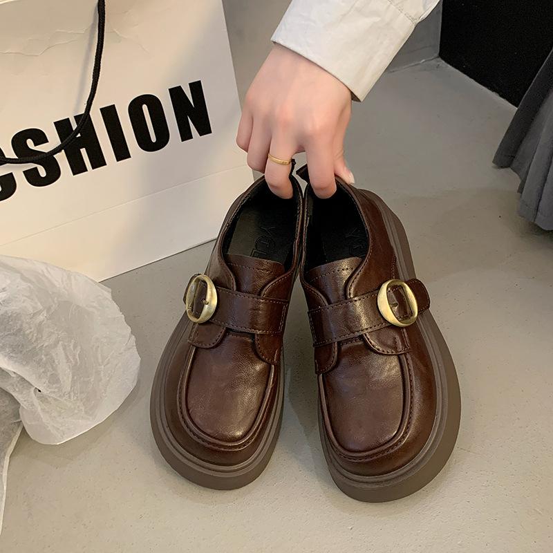 Braune Schuhe im britischen Stil mit erhöhtem Plateau, kleine Lederschuhe für Damen, neu für Frühjahr und Herbst 2025, vielseitige Röcke, Mary Jane Loafers