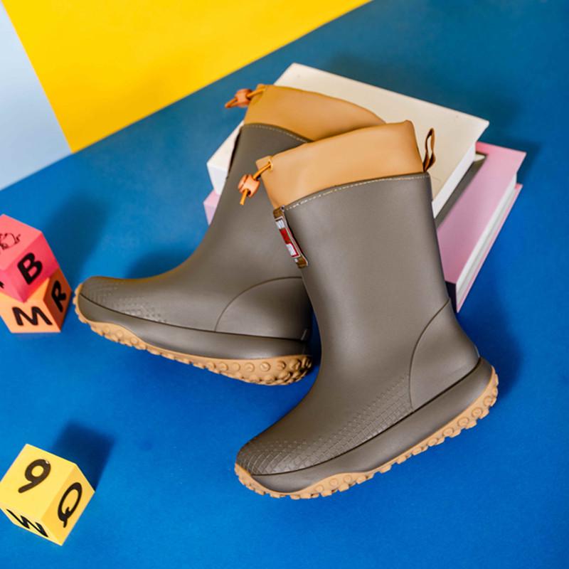 Unisex Baby-Regenstiefel - Kurz, Rutschfest, Winddicht, Aus einem Stück geformtes Gummi mit warmem Kordelzug am Knöchel.