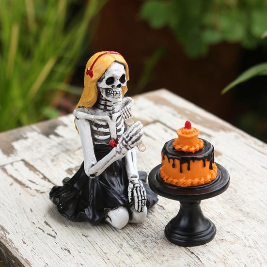 Skeleton Girl Ornament Skeleton Girl Eating A Cake Figurine Gothic Tabletop Sculpture for Halloween Party Decoration