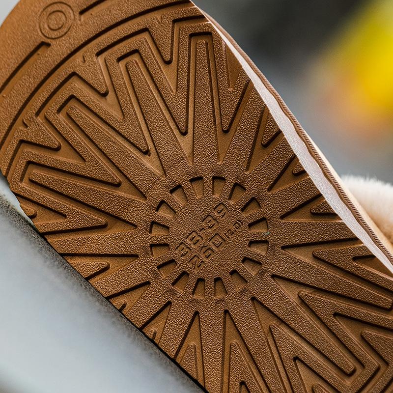 Medium top piled thickened cotton shoes, winter indoor shoe bags and home warm plush cotton slippers