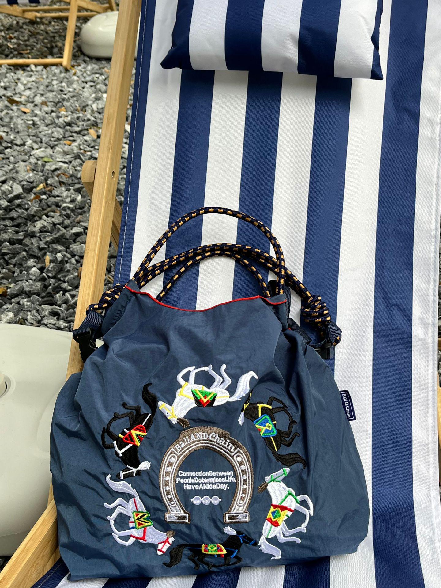 

Японська сумка-кросбоді з вишивкою-пончиком на ланцюжку - Стиль Гао Юаньюань Medium