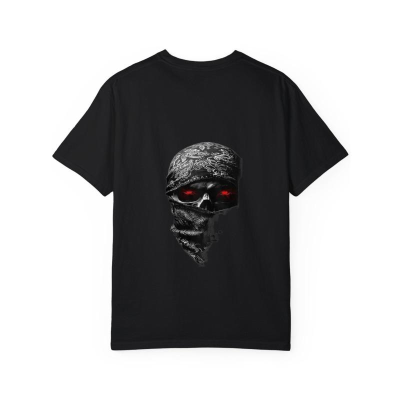 Herren Weißes T-Shirt mit Totenkopf-Bandana Rote Augen Grafik für Freizeitkleidung