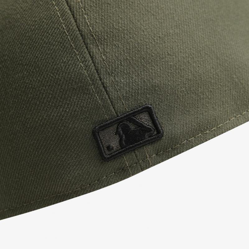 New Era Chicago White Sox Basic Fitted Cap Dark Brush 15131706