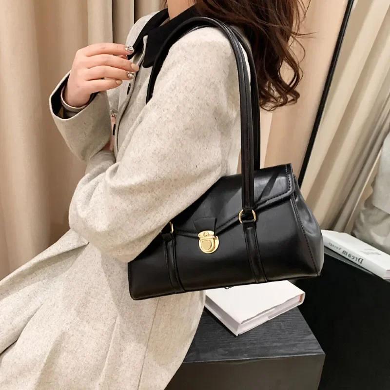 Vintage niche design shoulder bag classic all-match small square autumn winter new high-end pop feminine package underarm