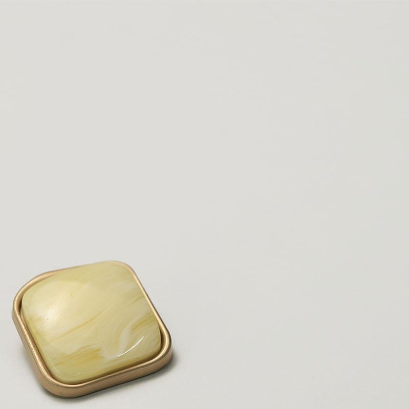 

5Pcs Xiaoxiang Celebrity Style Square Button Imitation Jade Metal Button Fur Coat Wool Clothes Coat Decorative Button 4 #[square beeswax yellow] side length 15mm