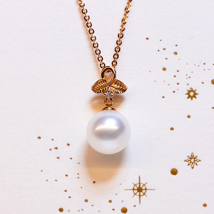 

Elegant Retro Leaf Pearl Pendant Necklace in Gold-Plated S925 Sterling Silver 925 Sterling Silver