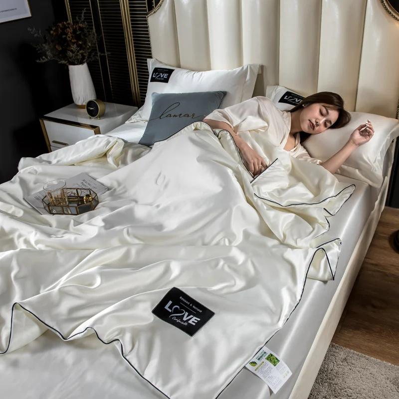Luxury Emulation Silky Quilted Quilt Queen High End Spring Summer Satin Quilts Mechanical Wash Soft Comfortable Thin Comforter