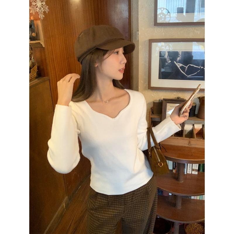 Square Collar Exposed Clavicle Knitted Bottoming Shirt for Women Autumn and Winter Long-sleeved Soft Waxy Sweater All-in-one Velvet Inner Top