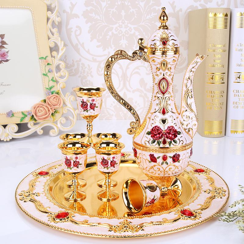 Sada na víno Evropská keramická napodobenina starožitnosti sklenice na víno Baijiu hrnec na víno kreativní kovová sklenice na víno dárková sada