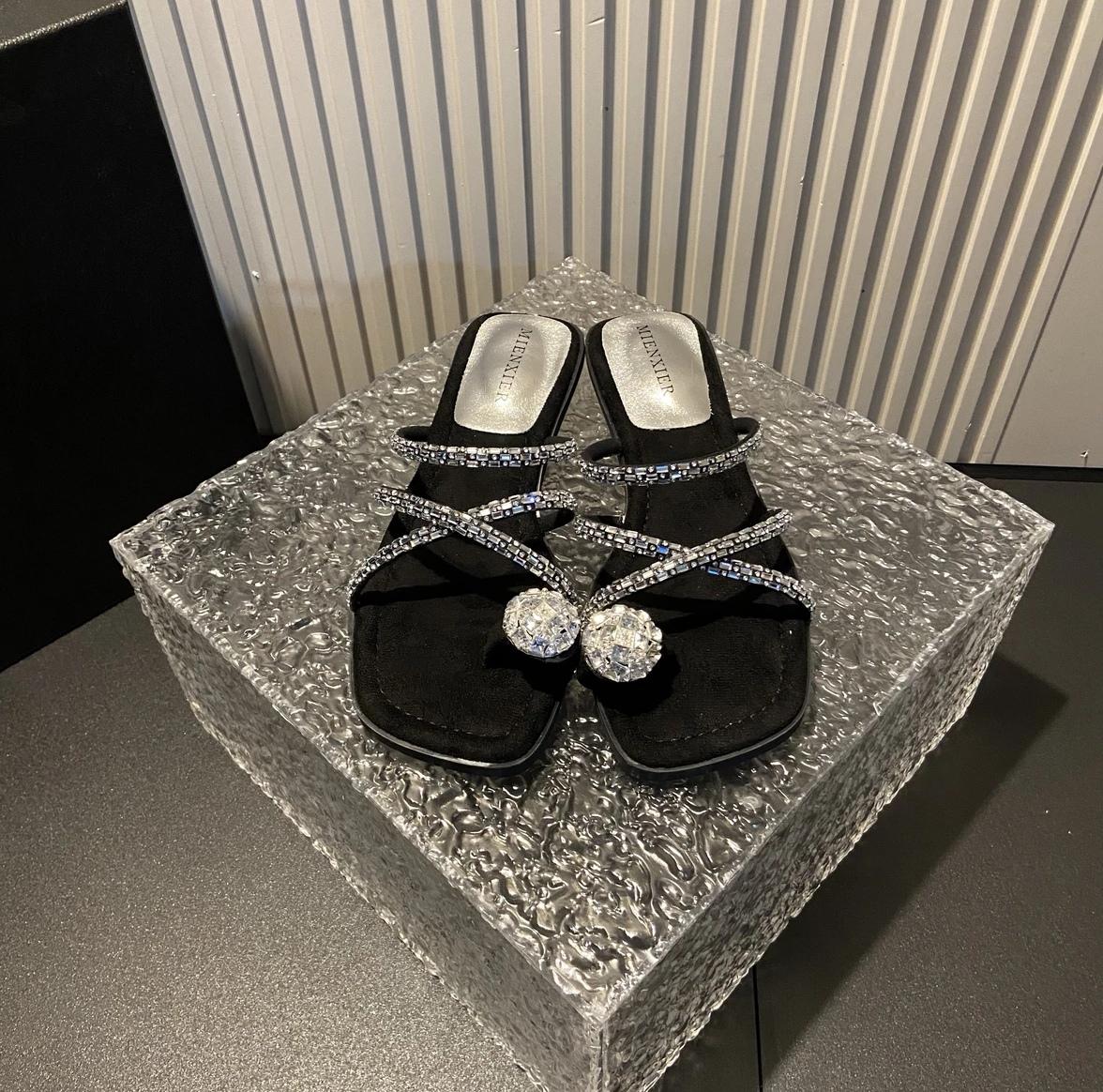 

fashion 2024 Shoes Low Slippers Casual Slipers Women Slides Jelly Flip Flops Luxury Summer Glitter Fashion Rome Hoof Heels Fabric 36 чорний