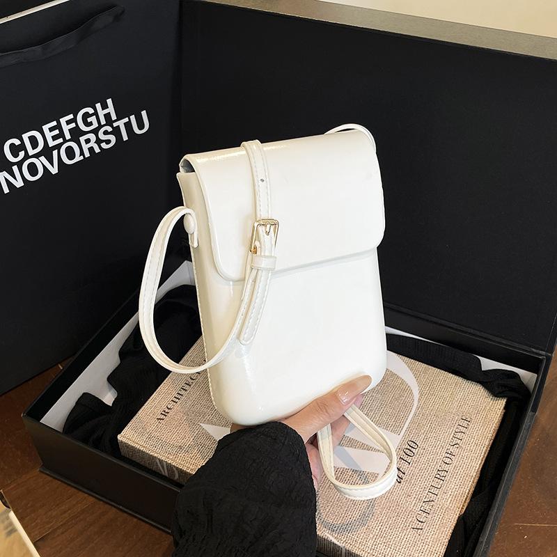 

New fashionable versatile mini mobile phone bag women s Korean version oily leather high value temperament casual messenger bag белый