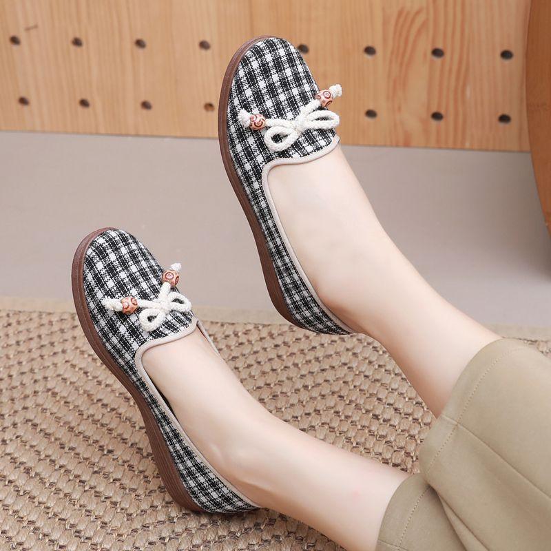 Spring and Summer Women's Singles Shoes One Foot Soft Soled Shoes Flat Bottom Anti Slip Casual Mom Shoes