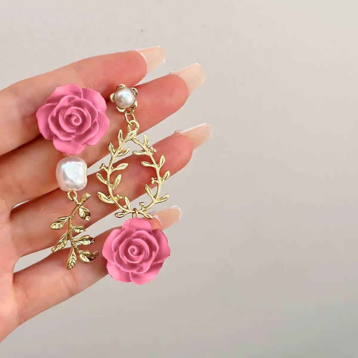 

Серьги «Rouge Button» с жемчугом розового цвета во французском стиле в стиле ретро для женщин — стиль «чонсам» с серебряной иглой. Asymmetrical Rose Earrings розовый