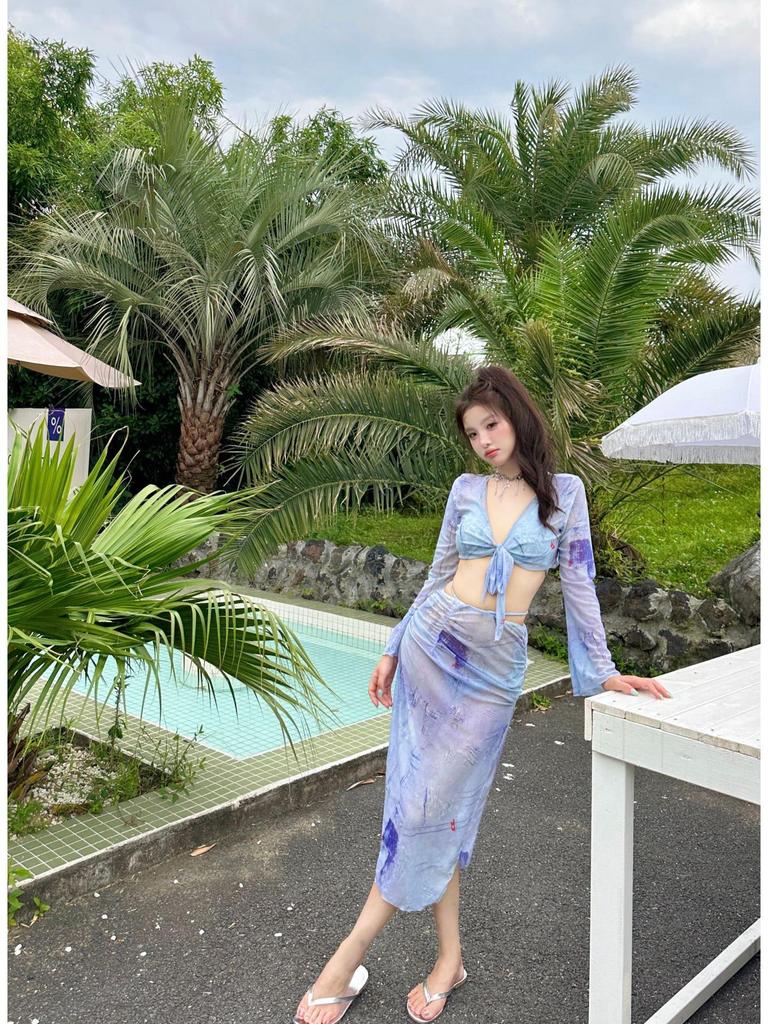 Vierteiliges Bikini-Set im koreanischen Stil: Reines Verlangen Langarmkleid für Strandurlaube