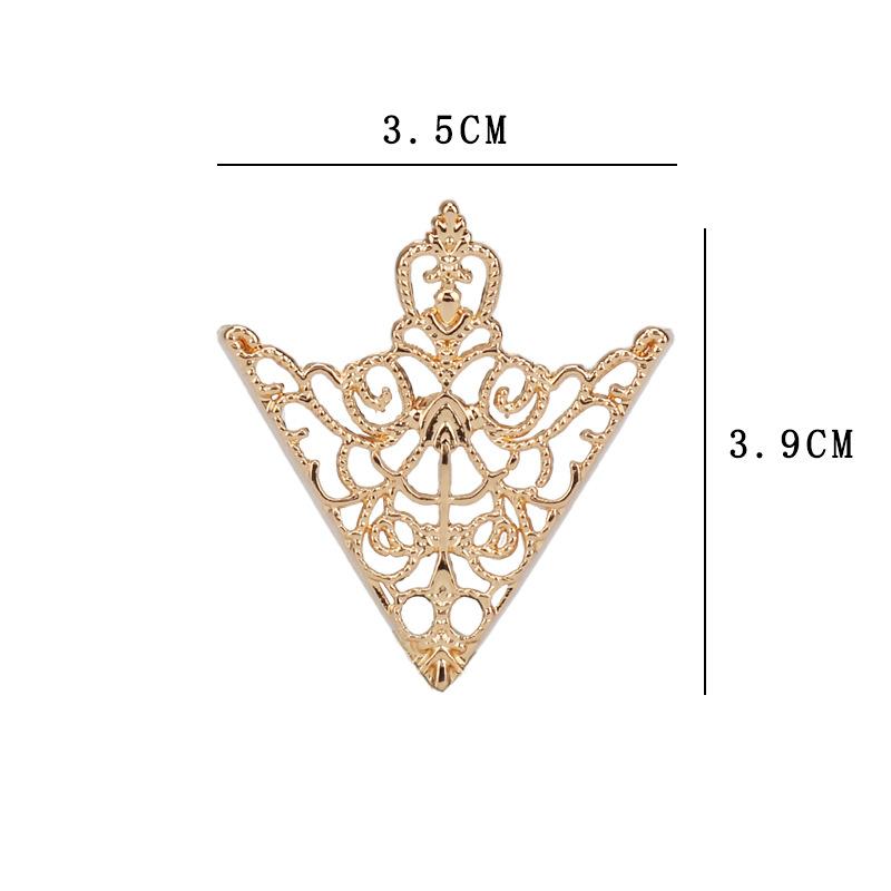 1 Pair European Vintage Luxury Collar Metal Triangle Buckle Men's Women's Suit Shirt Lapel Bronze Hollow Pins Clothing DIY Badge
