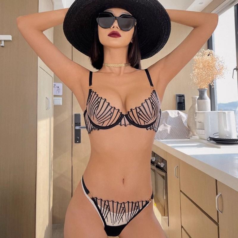 Анамның түкті тесігі бар