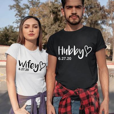 Koszulka dla pary z nadrukiem serca Wifey and Hubby z krótkim rękawem z okrągłym dekoltem luźna King Queen T-shirt modna dla zakochanych koszulka topy ubrania