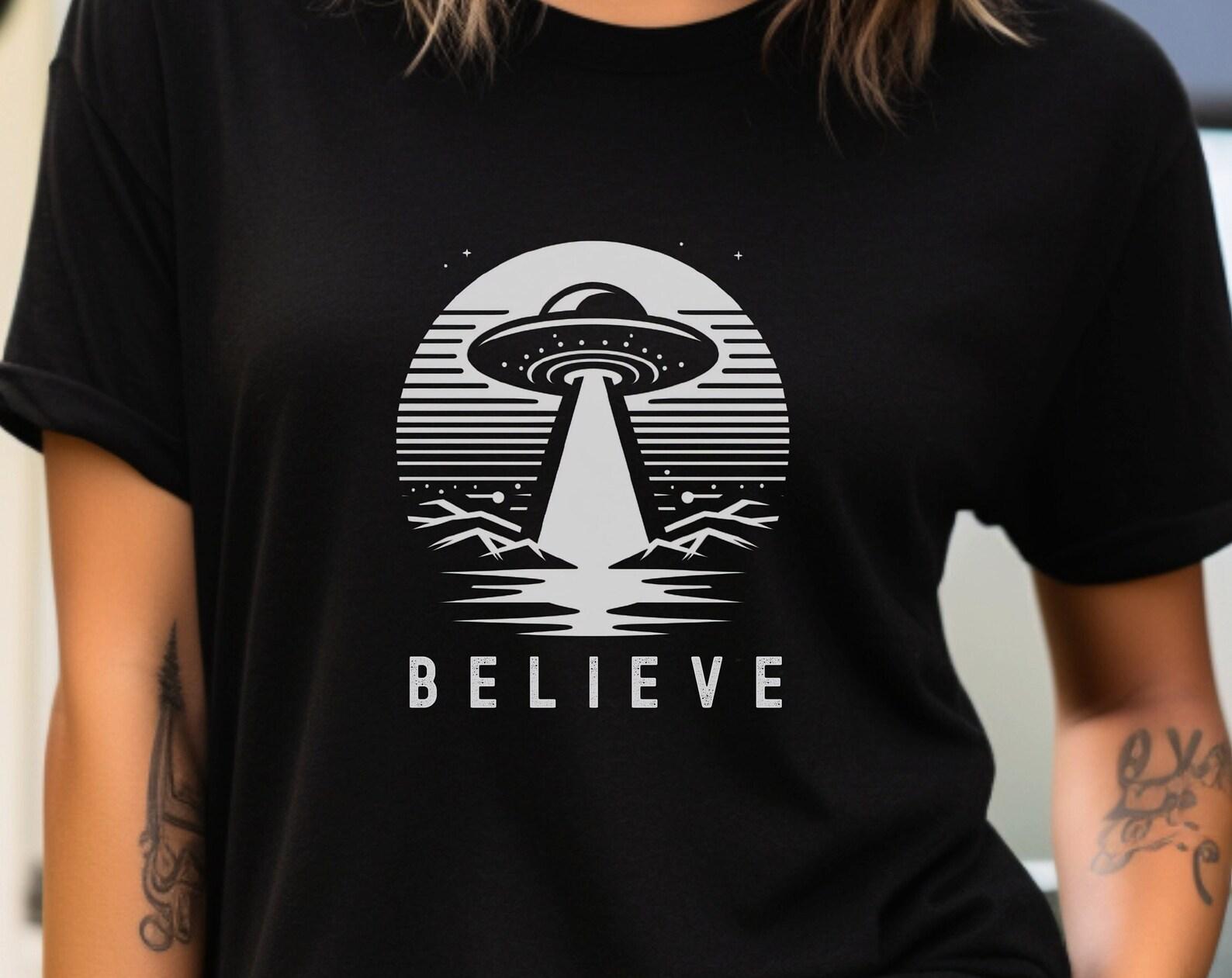 Believe UFO T-Shirt: Unisex Alien Abduction Tee M