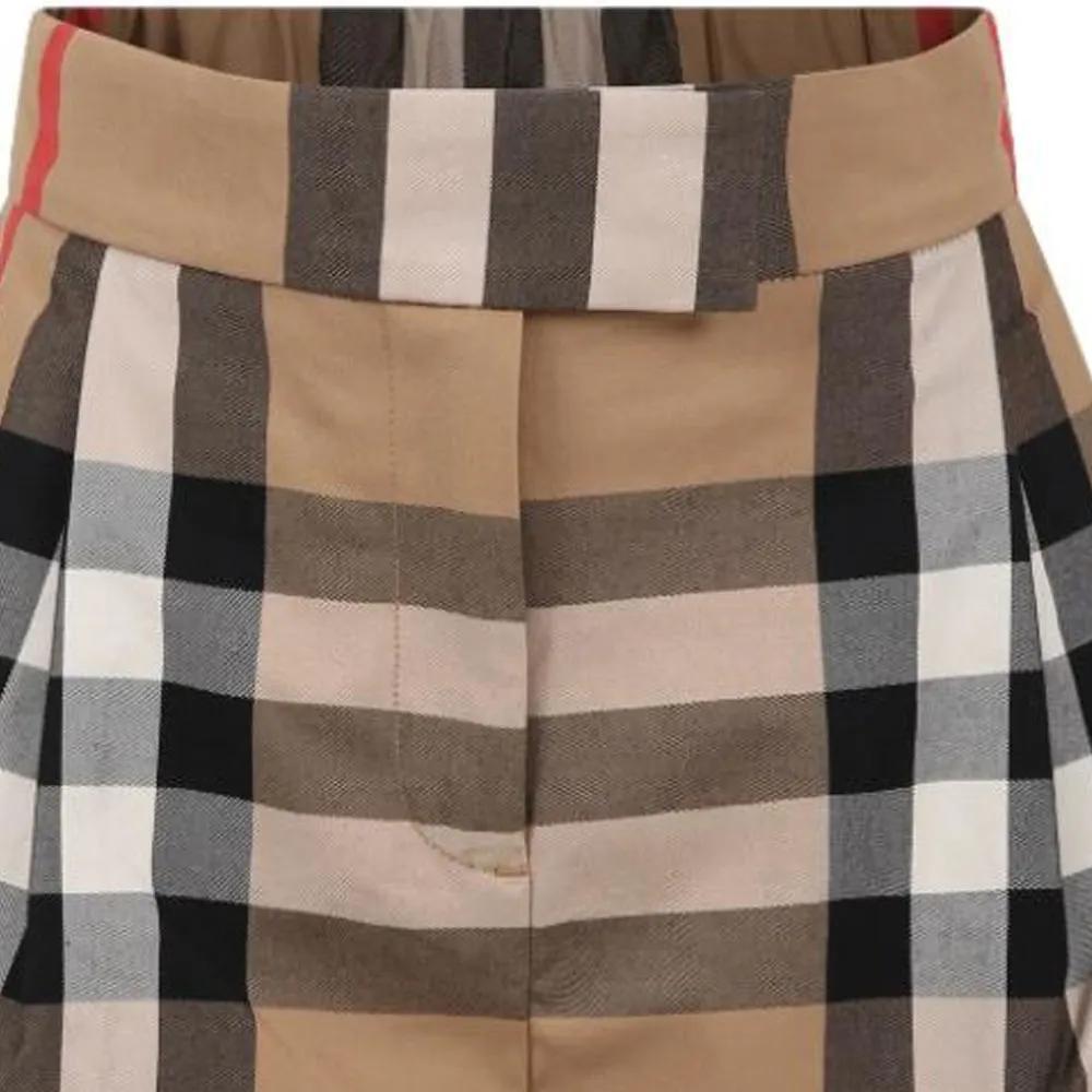 Burberry Kids Shorts Moderate (Unisex) Shorts 80684501