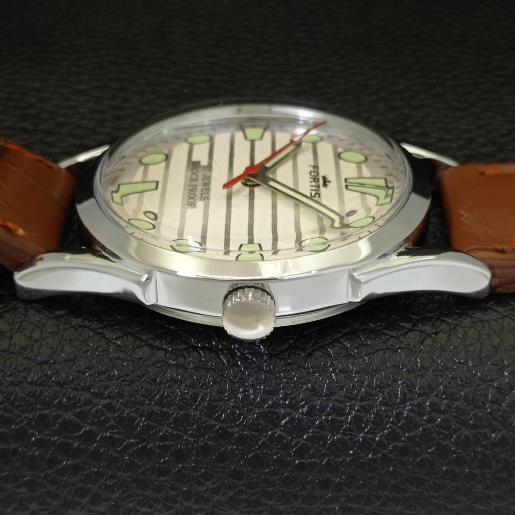 HAND-WINDING VINTAGE SWISS MENS REFURBISHED SILVER COLOR DIAL WATCH A701050-5 R205a-a701050