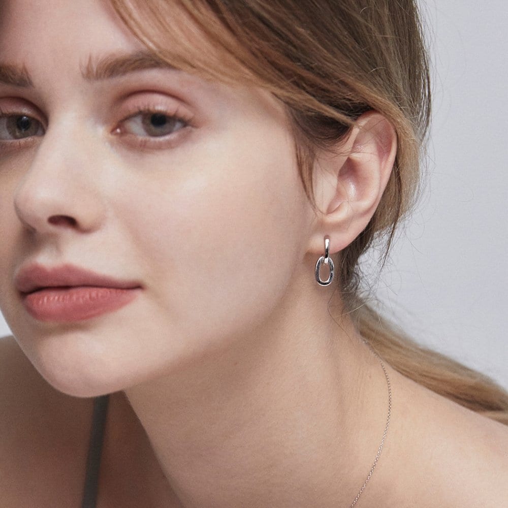 [Hei][Worn by Krystal, Lee Min-jung, Red Velvet's Seulgi, and Astro's Rocky] Edge Chain Post Earring