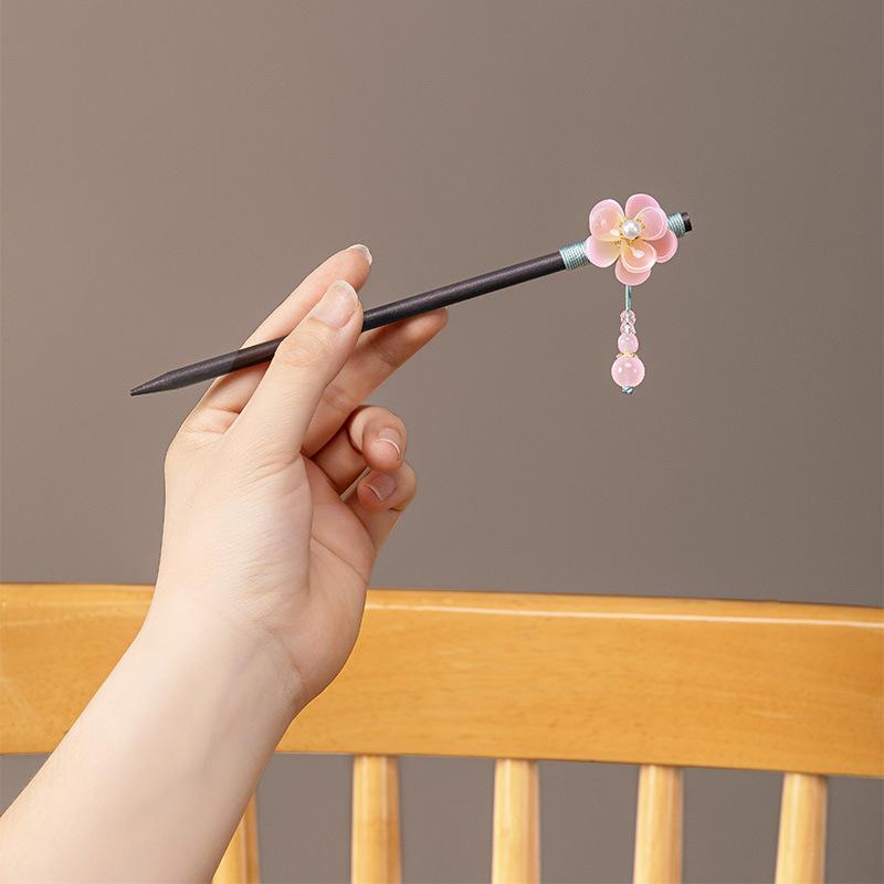 

Элегантная деревянная заколка для волос для женщин, винтажный китайский стиль, цветок, кисточка, палочка для волос, легкая роскошная бижутерия, аксессуары для волос, шпильки для волос чёрный