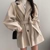 Cappotto da abito retrò retrò di inizio autunno, ampia fascia larga in vita, manica a lanterna sottile, piccolo cappotto in tweed da donna