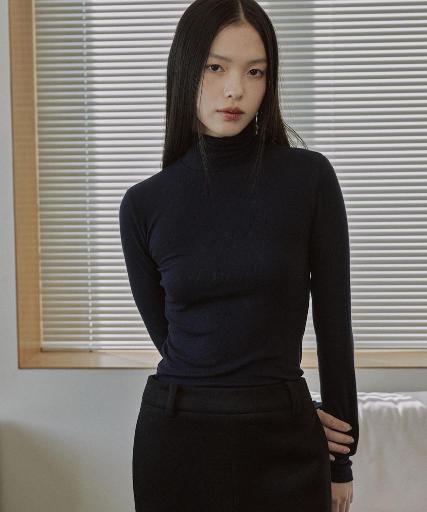 MAIS Essential Ribbed Wool Turtleneck / Navy