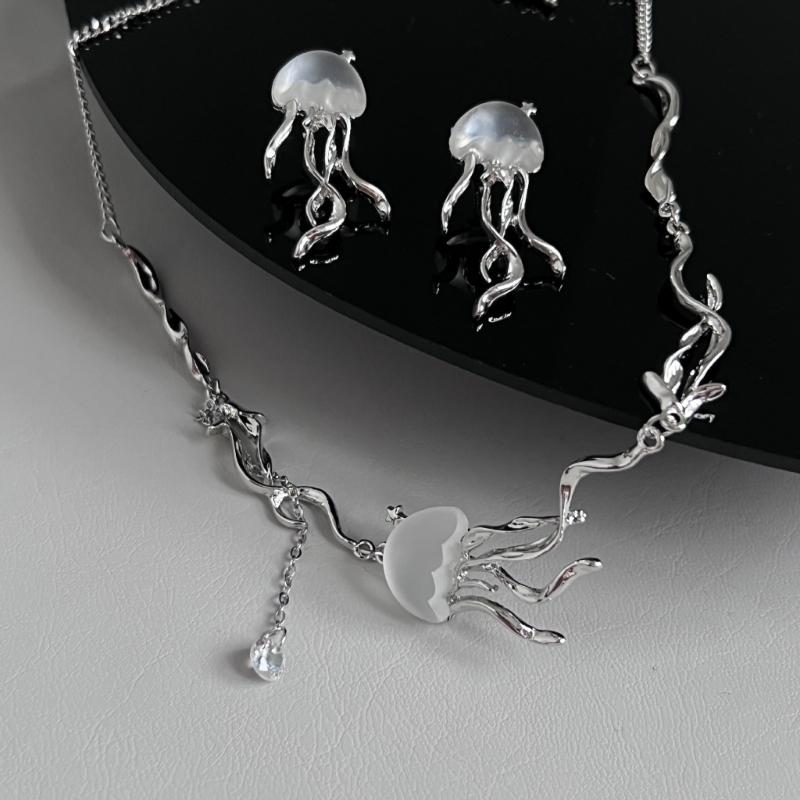 Jellyfish Shape Necklace/Earrings Delicate Decorative Jewelry Accessories Lightweight Jellyfish Pendant Necklace/Earring