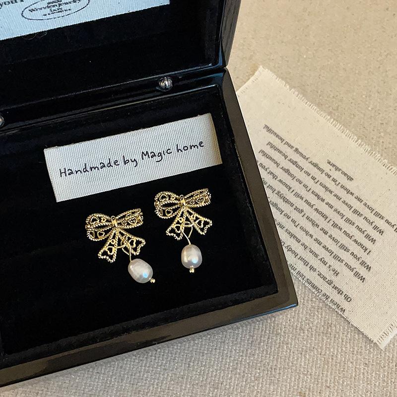 Empty Bow Love Freshwater Pearl Stud Earrings Women'S Light Luxury Retro Personality Fashion Elegant Versatile Earrings
