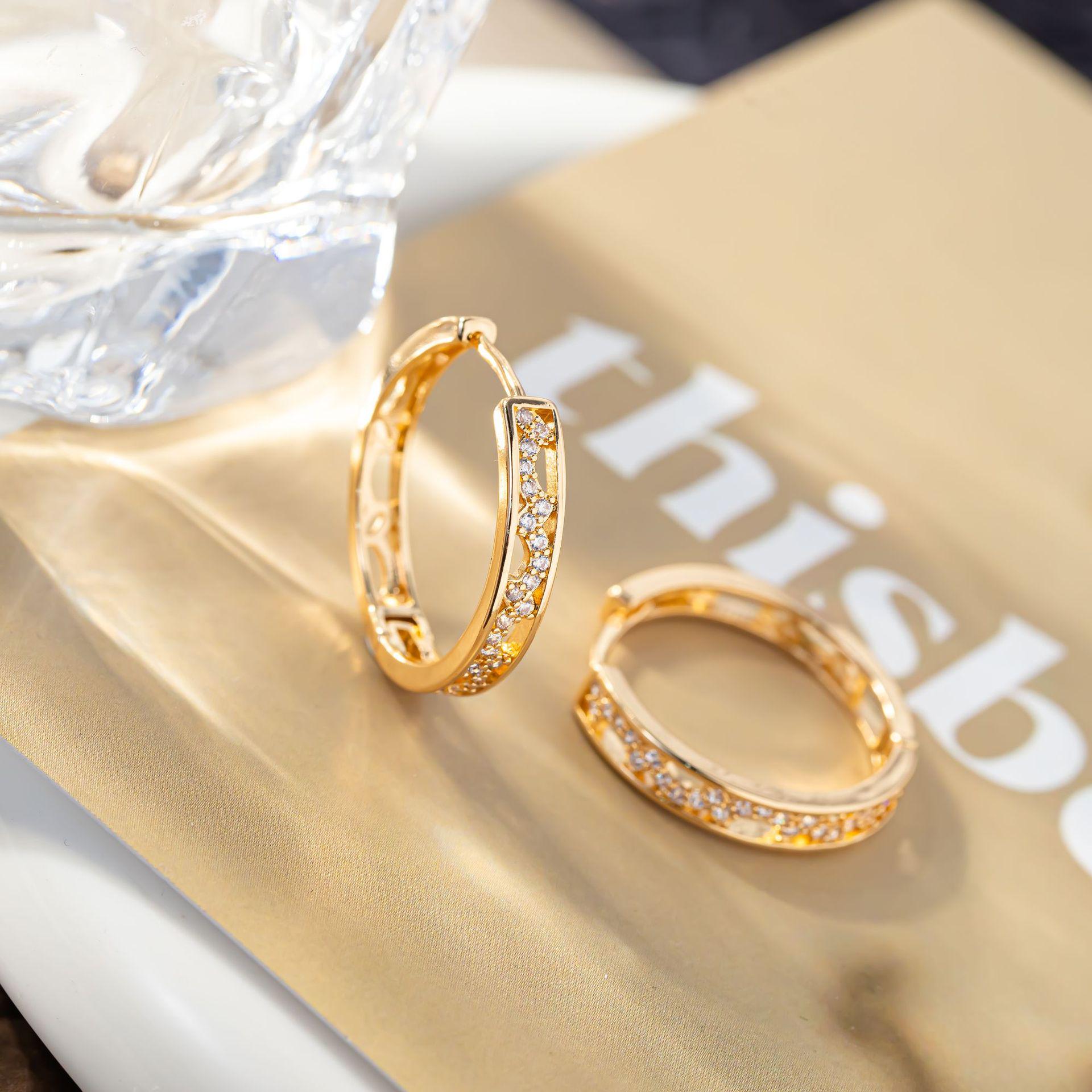 Korean-Style Gold-Plated Wave Pattern Diamond Ear Hoops