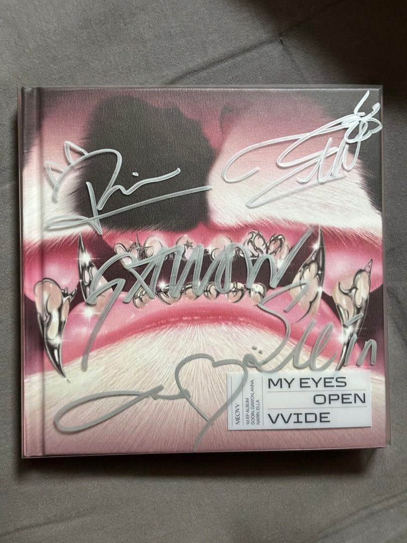 

[USED] MEOVV autographed 1st EP album