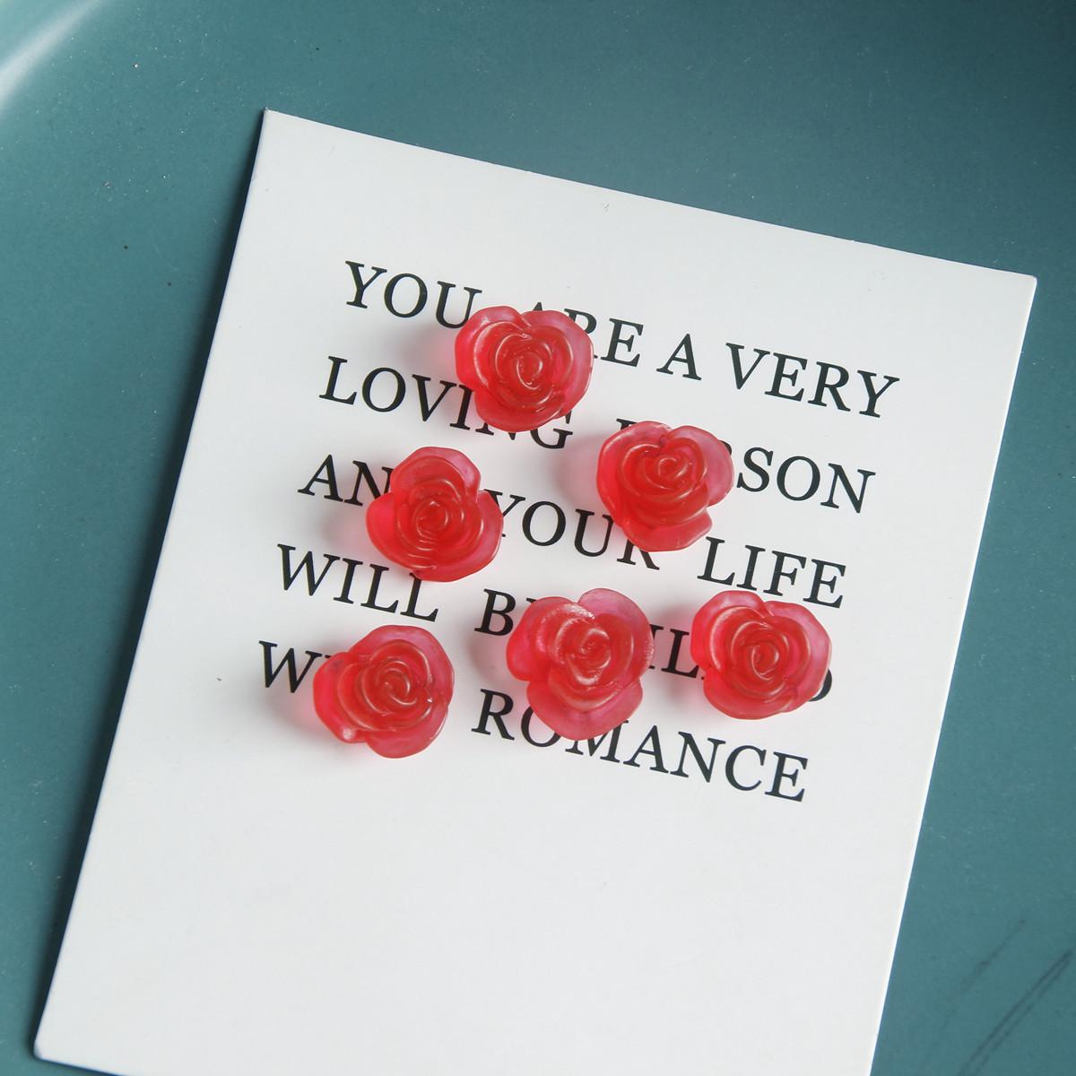 

Матовые матовые серьги-гвоздики из смолы цвета чайной розы для изготовления украшений своими руками