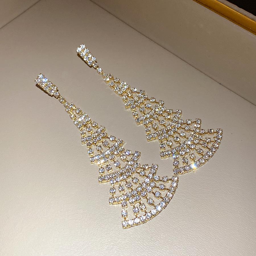 

Silver needle diamond fan-shaped fringed earrings European and American retro personality fashion temperament earrings light luxury high-end earrings