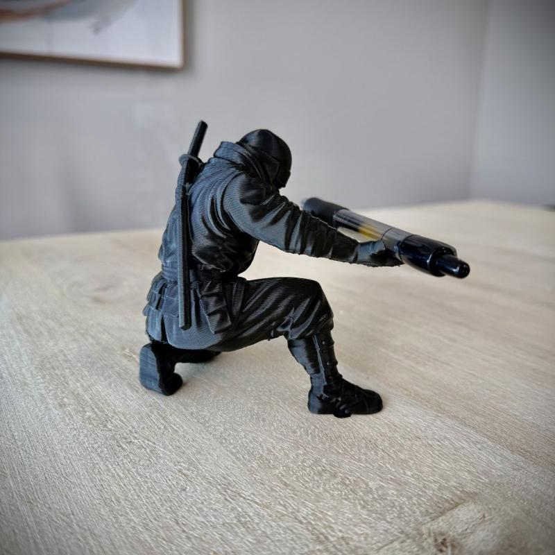 Creative Ninja-Style Single Kneeling Knight Pen Holder Armor Knight Kneeling Figurine Pen Holder Desktop Stand Storage Decor