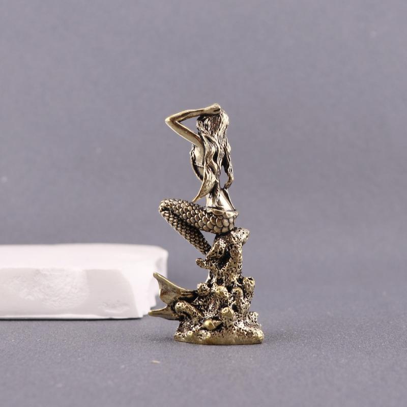 Miniaturowa Mosiężna Figurka Syreny Postać z Bajki Statuetka Księżniczki Syreny Kreatywna Dekoracja Domu do Pokojów Dziewczęcych Prezent Niespodzianka