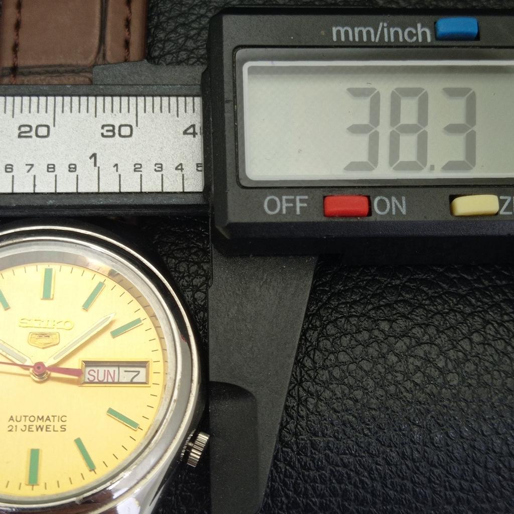 JAPAN VINTAGE SEIKO 5 AUTOMATIC 7019A MENS GOLDEN COLOR DIAL WATCH a701912-5 R207-a701912