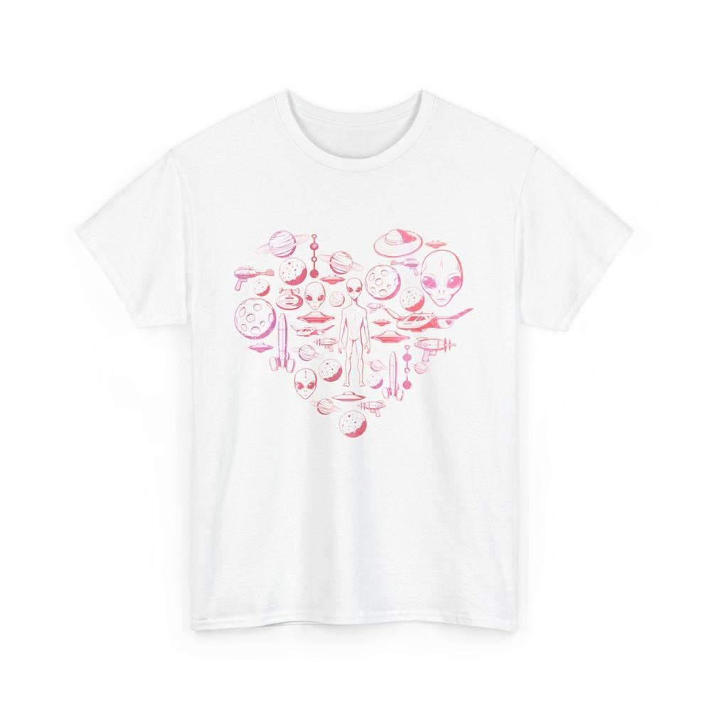 

UFO Lover T-Shirt | Alien Graphic Tee | Cool Sci-Fi Gift Shirt | Alien Heart tee 3XL