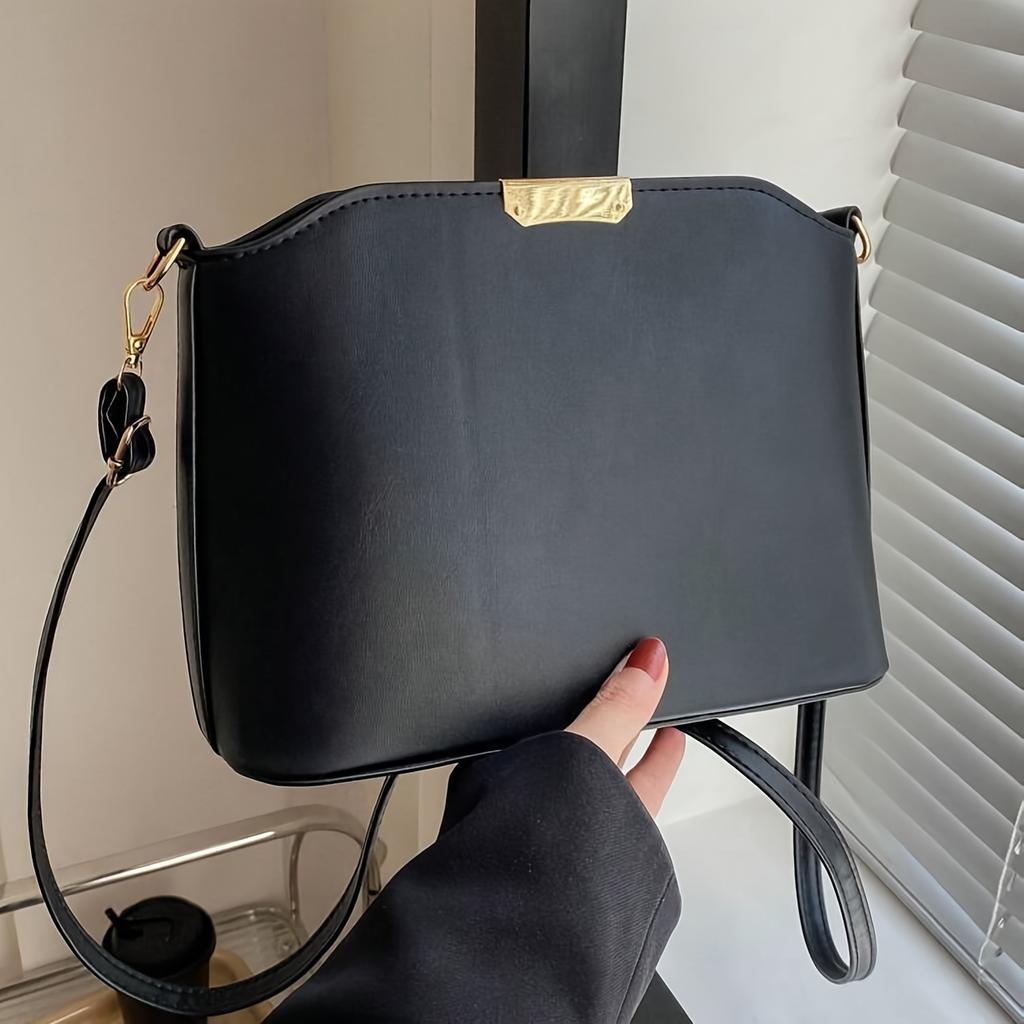 Minimalist Crossbody Bag  Stylish Metal Decor Bucket Bag Simple Shoulder Bag for Women Luxury Bag Retro Shell Handbags Purses