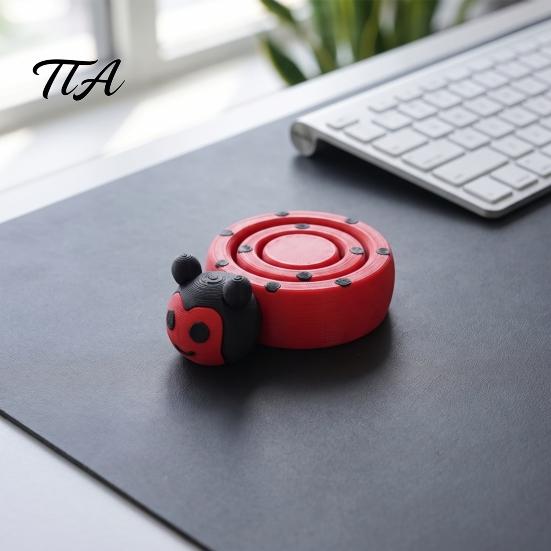 Small Ladybug Collectibles 3D Printed Spinning Figurine, Stress Relief Rotating Turtle Fidget Toy Toy, Animal Shape Desk Decoration for Home