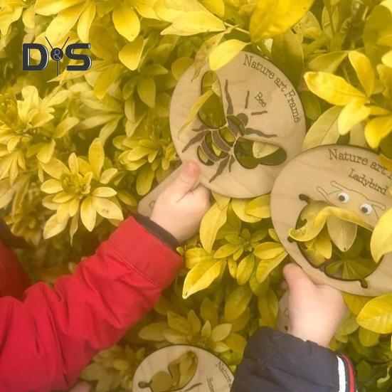 Nature Art Frame Wood Hollow Ladybug Bee Butterfly Frame Photography Prop Educational Art Tool Gift for Kids Nature Lovers
