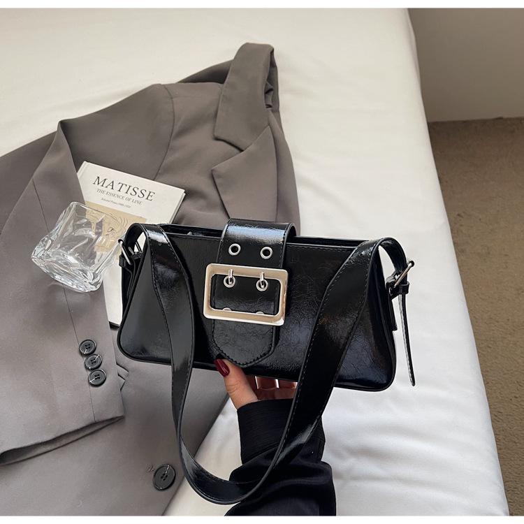 

Women s Fashionable Underarm Crossbody Bag - 2025 Winter Edition, Simple Design, Personality Belt Buckle, Large Capacity, Single Shoulder Style. 25x6x12 cm чёрный