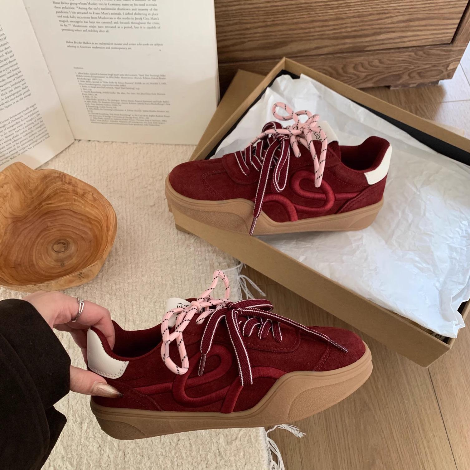 

Zhao Zhaoyi s same red German training shoes for women s 2025 new fashion embroidery platform casual sports Forrest Gump shoes 35 красный