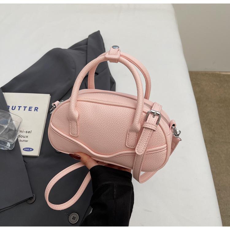 New textured portable bowling bag women's 2025 spring fashion simple shoulder messenger bag popular small square bag