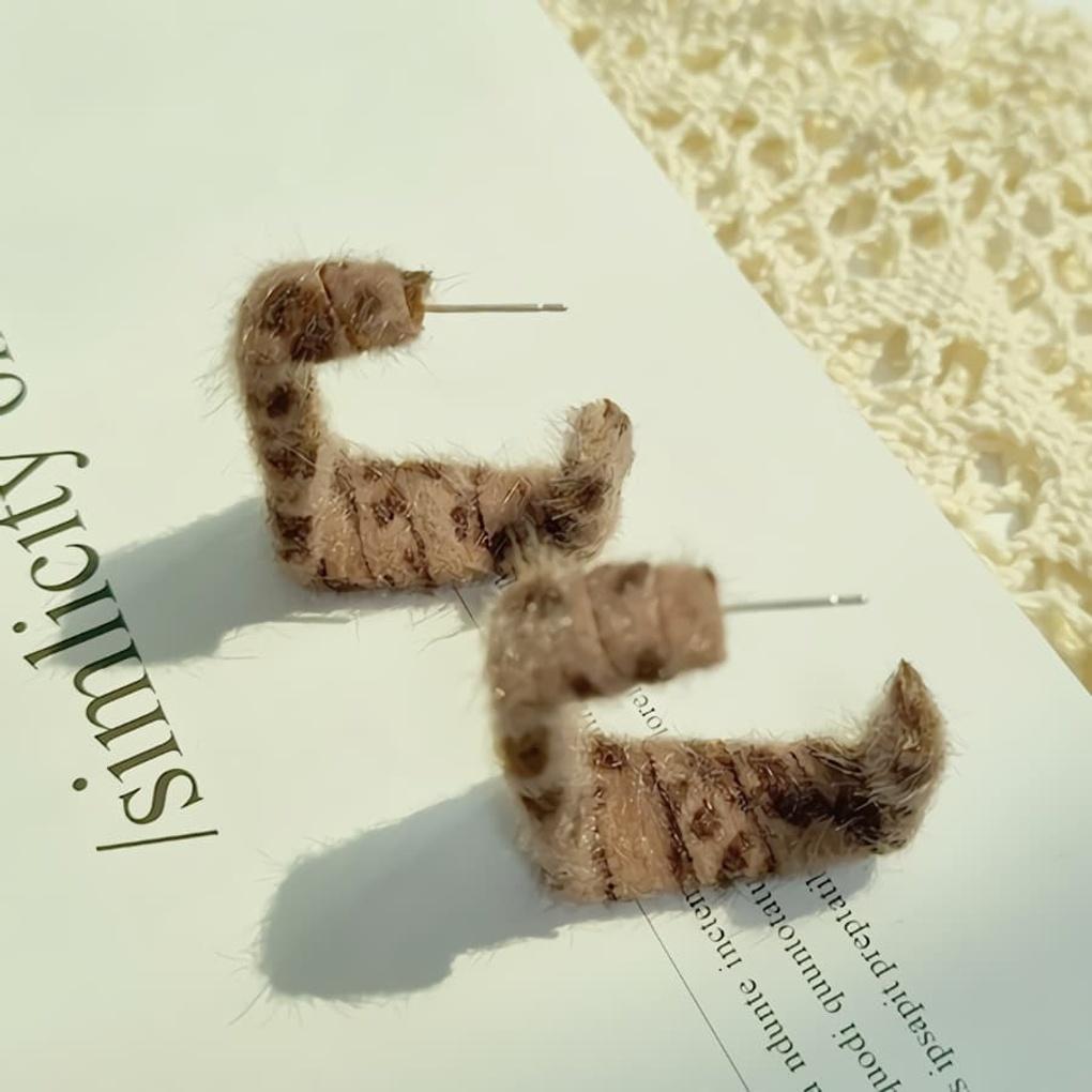

Women s Mars Hopi Fur Silver Needle Earrings