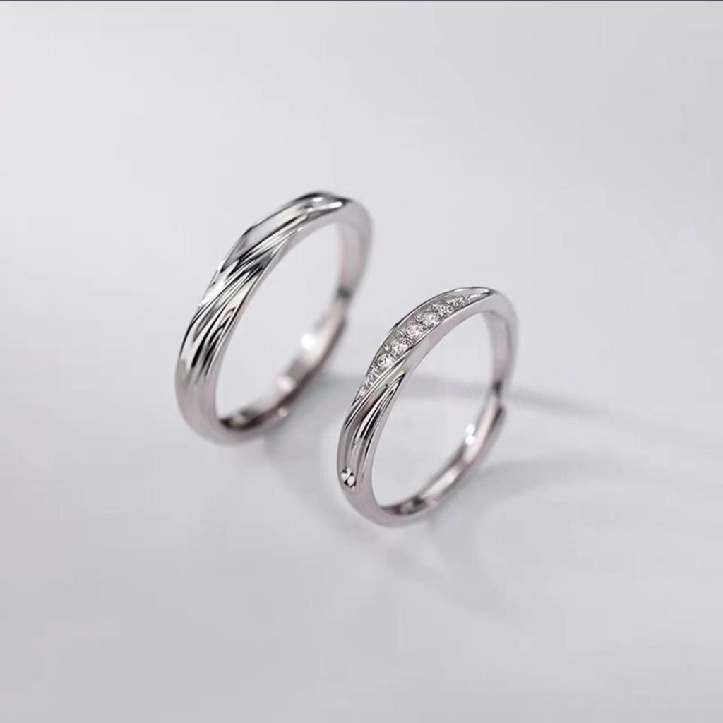 Fashionable 925 Silver-Plated Mobius Couple Rings - Personalized Unisex Design