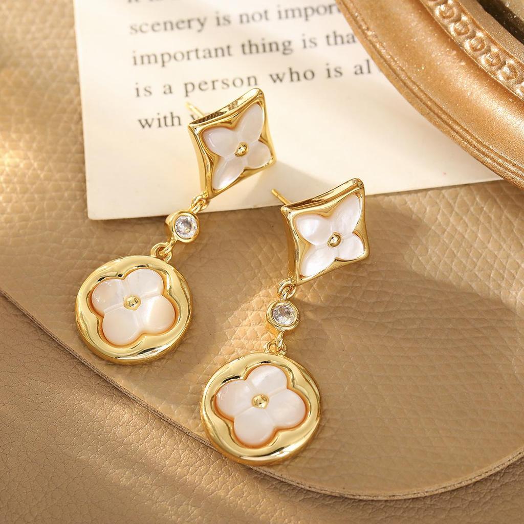 New High-End Mother-of-Pearl Four-Leaf Clover Geometric Earrings, Copper Plated with Real Gold