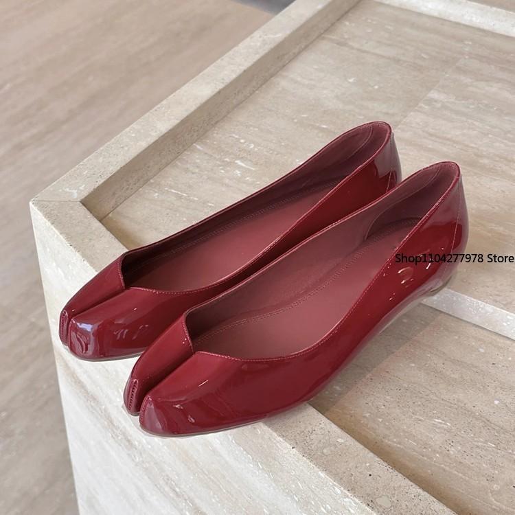 Fashion Designer Tabi Shoes Comfortable Flats PU Leather Mary Jane Shoes Women Loafers Shallow Mouth Split Toe Cute Shoes