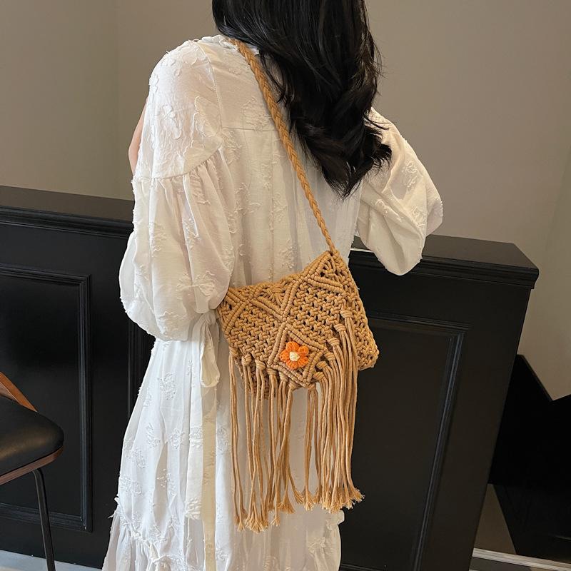New Straw Floral Decor Bag Bohemian Tassel Beach Bag Women Crochet Fringed Crossbody Ultralight Shoulder Bag
